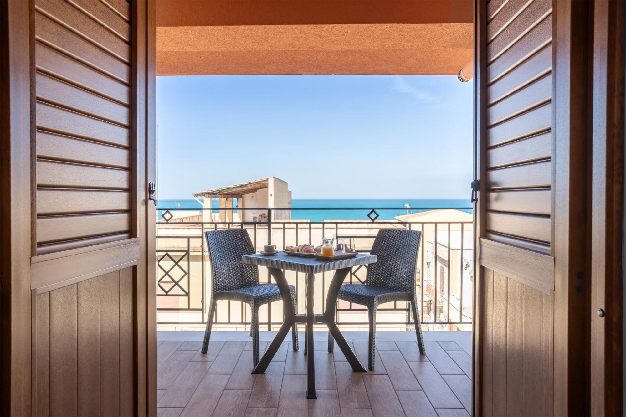 Azzurra Apartments 巴莱斯特拉泰 外观 照片